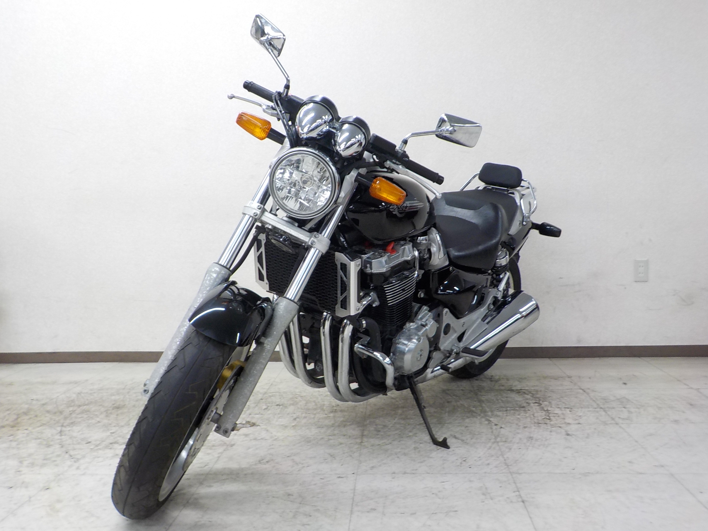 大型バイク「HONDA X4 V-PER 」1300cc 、世界に10台しかないレアなカスタム